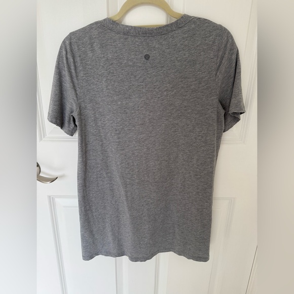 lululemon athletica Love Tee IV Short Sleeve V-Neck Top Heathered Medium Grey - Picture 3 of 5